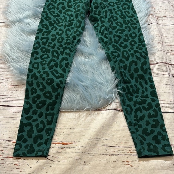 Balance Athletica Lux Panther Velvet Green Leggings sz S - Picture 5 of 8